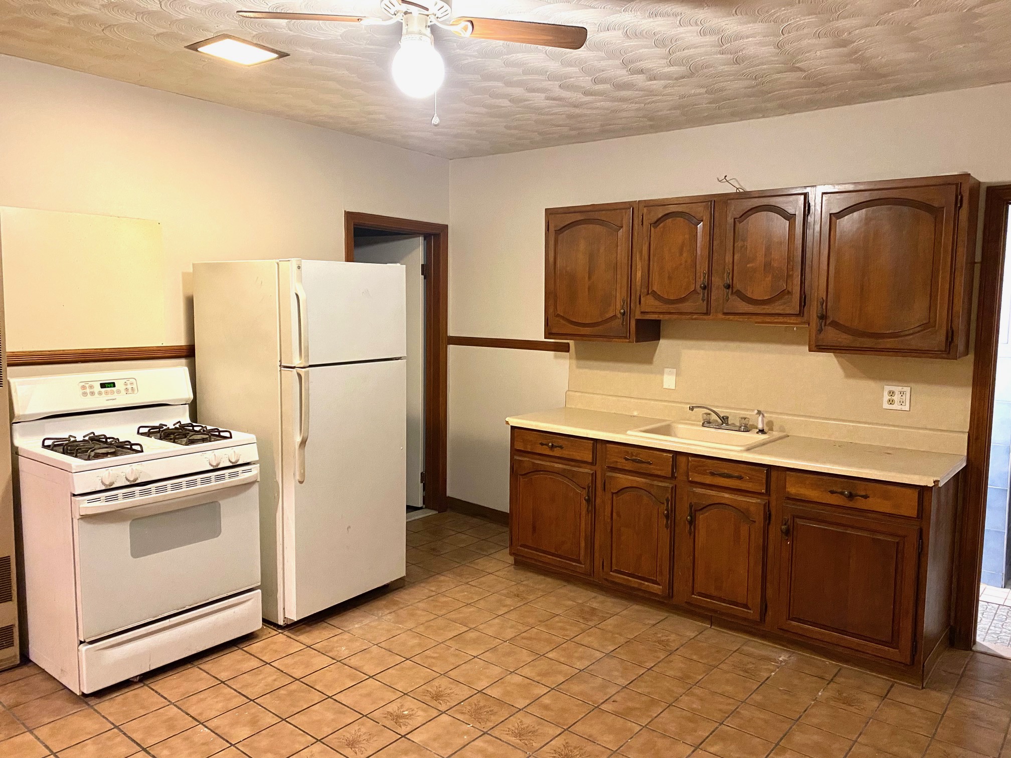 389 Main Street Torrington, CT 06790 - 4